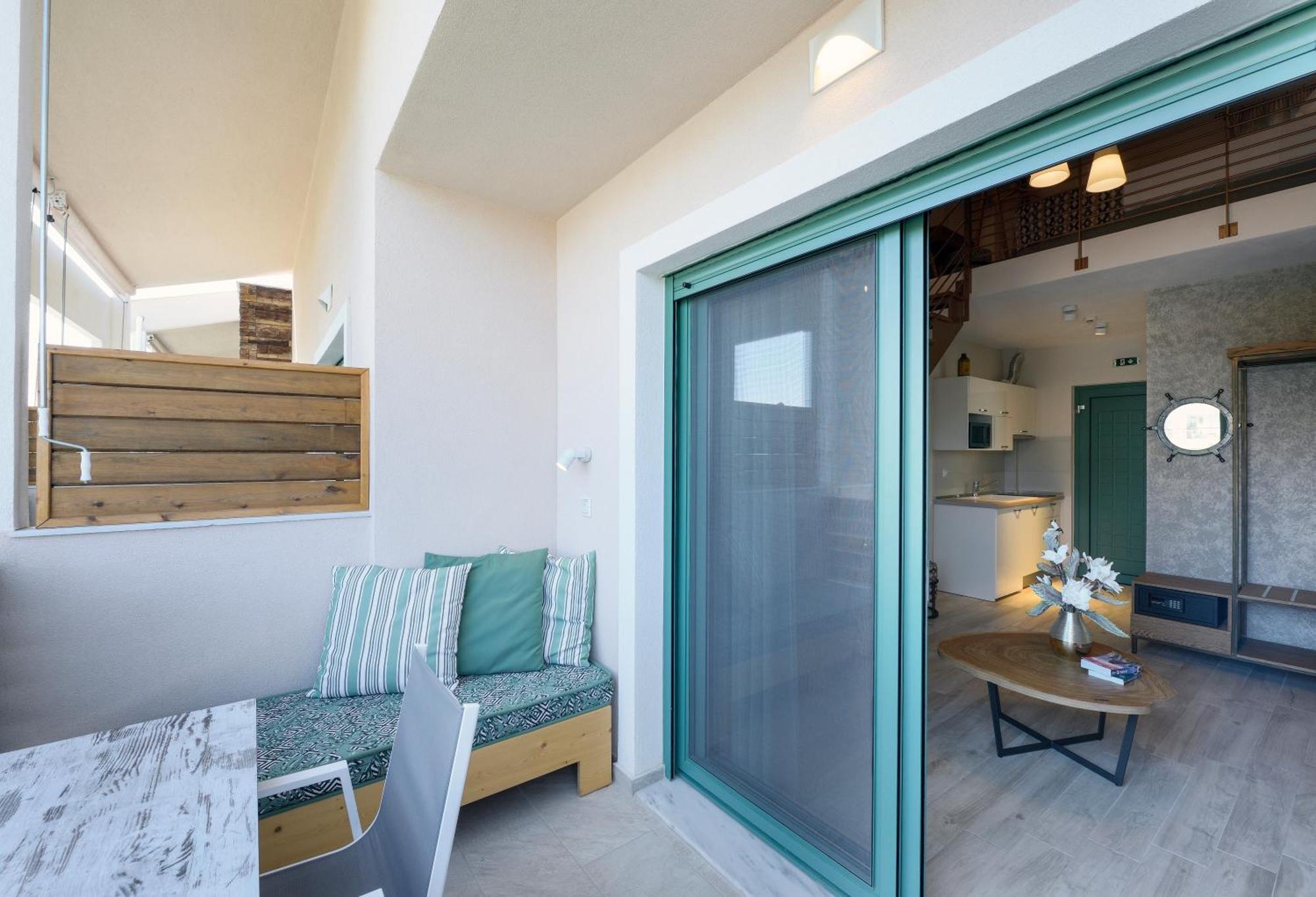 Alegria Suites Nikiti  Bilik gambar